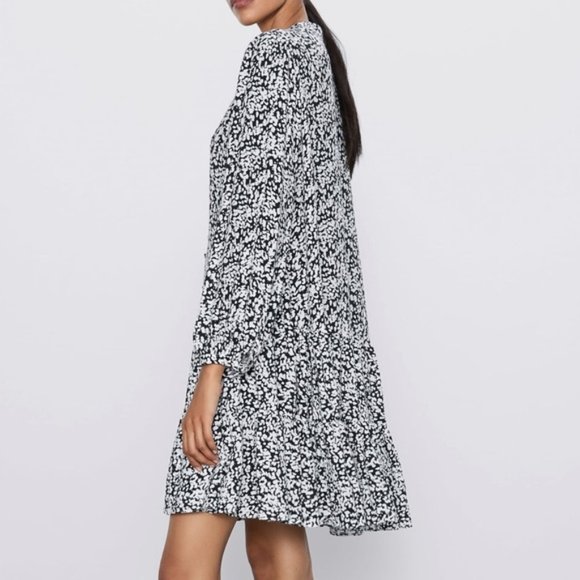 Zara long sleeve black and white smocked dress - Picture 6 of 8